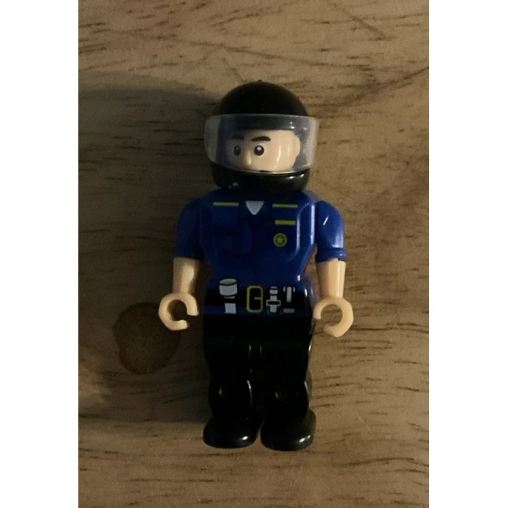 Lot Of Make-It Block‎  Policeman, Fireman Figures And Extra Heads